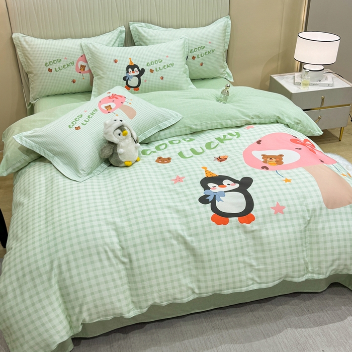 91家纺网 家纺一手货源 找家纺 红日子纺织品 2026新款13070全棉纯棉数码印花大版印花四件套 幸运蓝格-绿