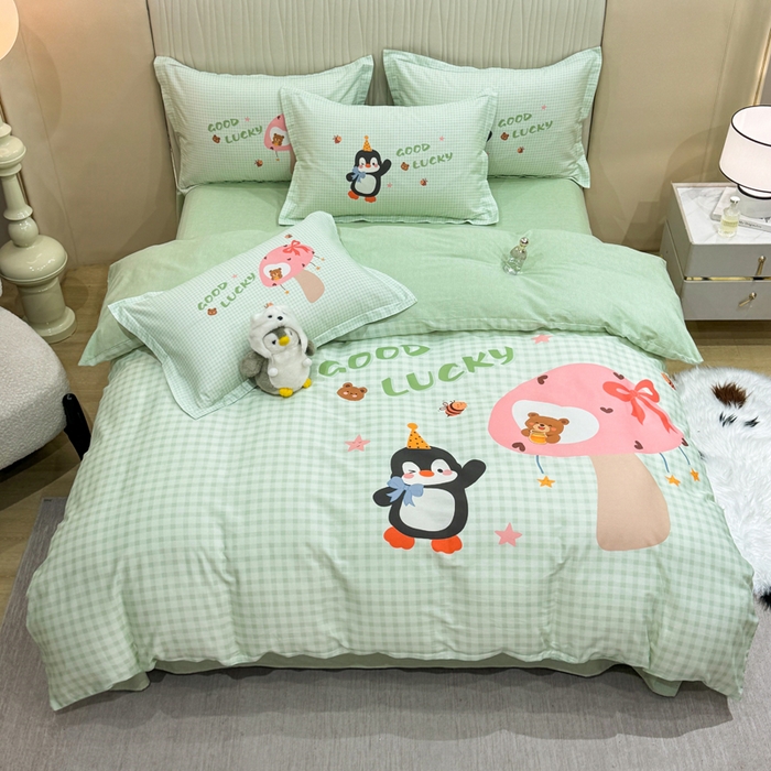 91家纺网 家纺一手货源 找家纺 红日子纺织品 2026新款13070全棉纯棉数码印花大版印花四件套 幸运蓝格-绿