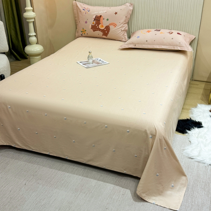 91家纺网 家纺一手货源 找家纺 红日子纺织品 2026新款13070全棉纯棉数码印花大版印花四件套 幸福加马-咖