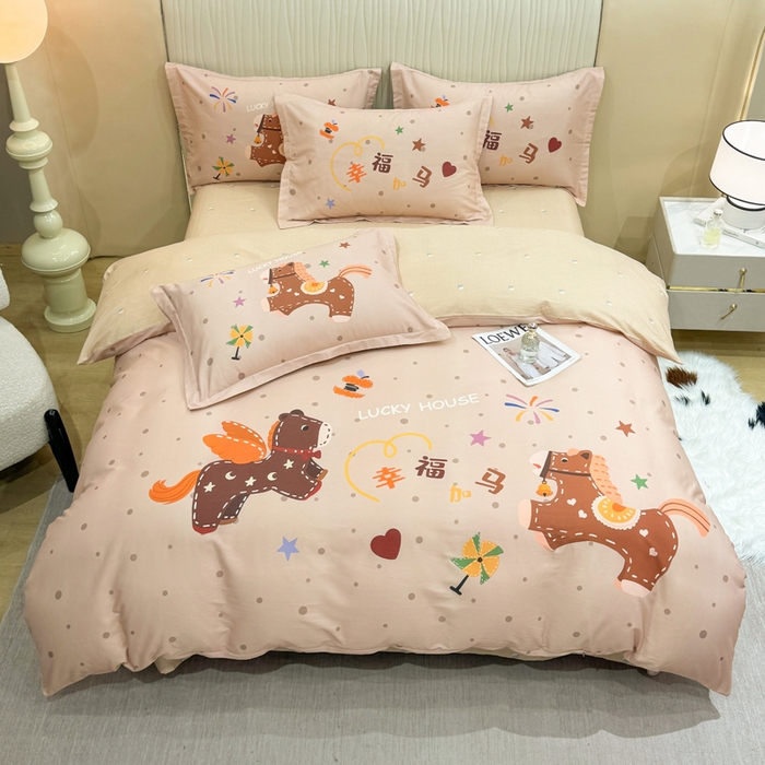 91家纺网 家纺一手货源 找家纺 红日子纺织品 2026新款13070全棉纯棉数码印花大版印花四件套 幸福加马-咖