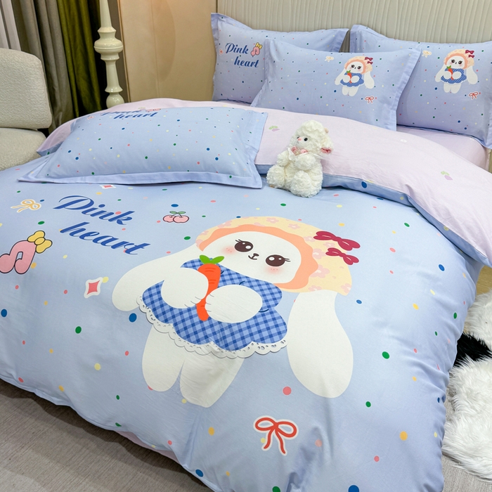 91家纺网 家纺一手货源 找家纺 红日子纺织品 2026新款13070全棉纯棉数码印花大版印花四件套 萌趣小兔-紫