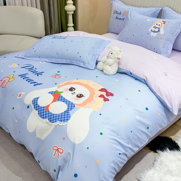 91家纺网 家纺一手货源 找家纺 红日子纺织品 2026新款13070全棉纯棉数码印花大版印花四件套 萌趣小兔-紫