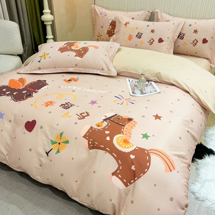 91家纺网 家纺一手货源 找家纺 红日子纺织品 2026新款13070全棉纯棉数码印花大版印花四件套 幸福加马-咖