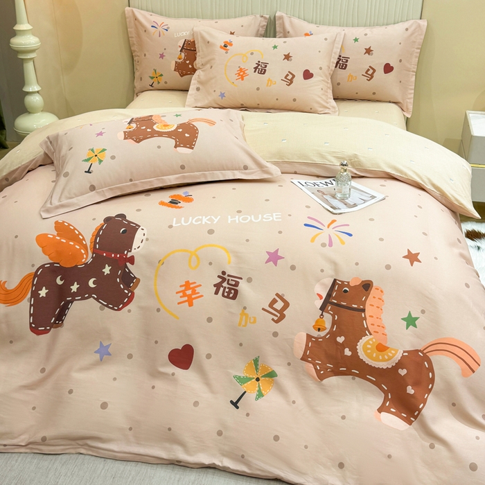 91家纺网 家纺一手货源 找家纺 红日子纺织品 2026新款13070全棉纯棉数码印花大版印花四件套 幸福加马-咖