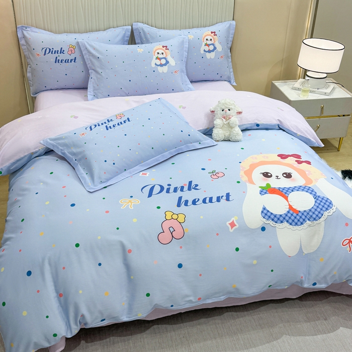 91家纺网 家纺一手货源 找家纺 红日子纺织品 2026新款13070全棉纯棉数码印花大版印花四件套 萌趣小兔-紫