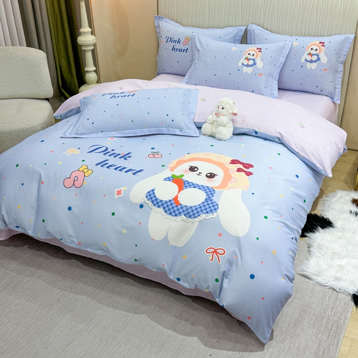 91家纺网 家纺一手货源 找家纺 红日子纺织品 2026新款13070全棉纯棉数码印花大版印花四件套 萌趣小兔-紫