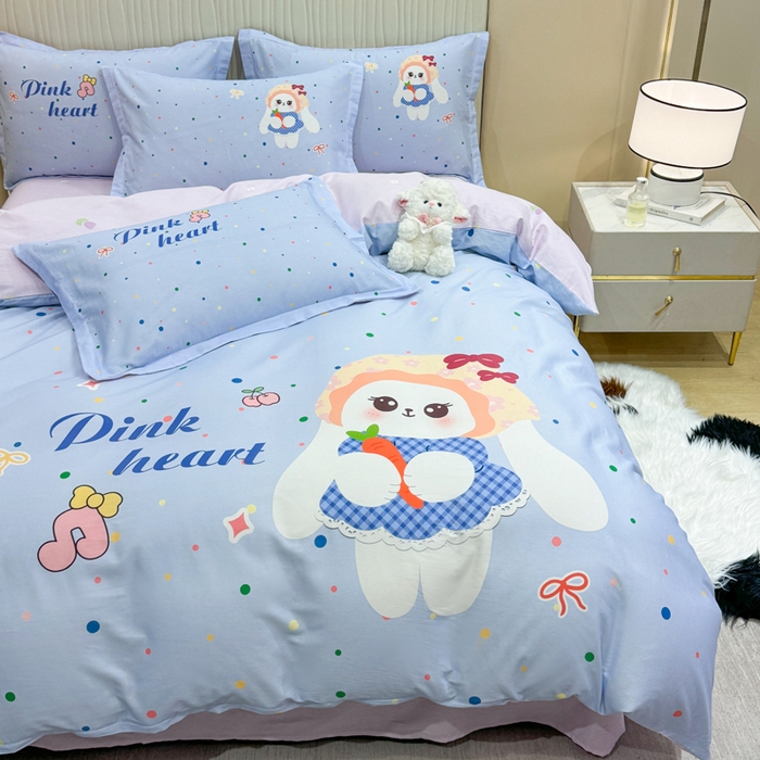 91家纺网 家纺一手货源 找家纺 红日子纺织品 2026新款13070全棉纯棉数码印花大版印花四件套 萌趣小兔-紫