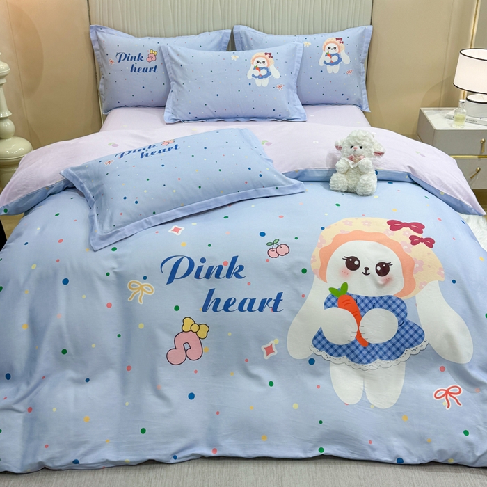 91家纺网 家纺一手货源 找家纺 红日子纺织品 2026新款13070全棉纯棉数码印花大版印花四件套 萌趣小兔-紫