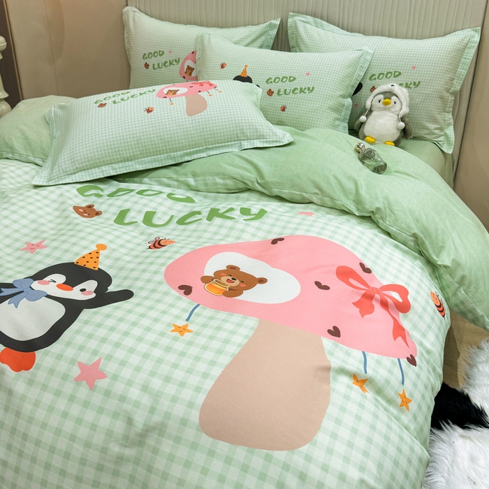 91家纺网 家纺一手货源 找家纺 红日子纺织品 2026新款13070全棉纯棉数码印花大版印花四件套 幸运蓝格-绿