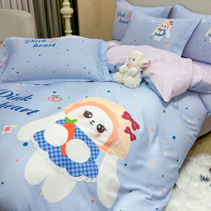 91家纺网 家纺一手货源 找家纺 红日子纺织品 2026新款13070全棉纯棉数码印花大版印花四件套 萌趣小兔-紫