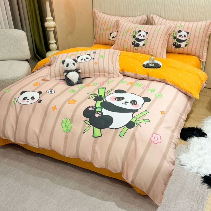 91家纺网 家纺一手货源 找家纺 红日子纺织品 2026新款13070全棉纯棉数码印花大版印花四件套 熊猫抱竹-桔