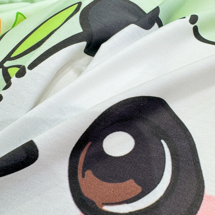 91家纺网 家纺一手货源 找家纺 红日子纺织品 2026新款13070全棉纯棉数码印花大版印花四件套 熊猫抱竹-绿