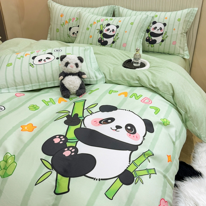 91家纺网 家纺一手货源 找家纺 红日子纺织品 2026新款13070全棉纯棉数码印花大版印花四件套 熊猫抱竹-绿