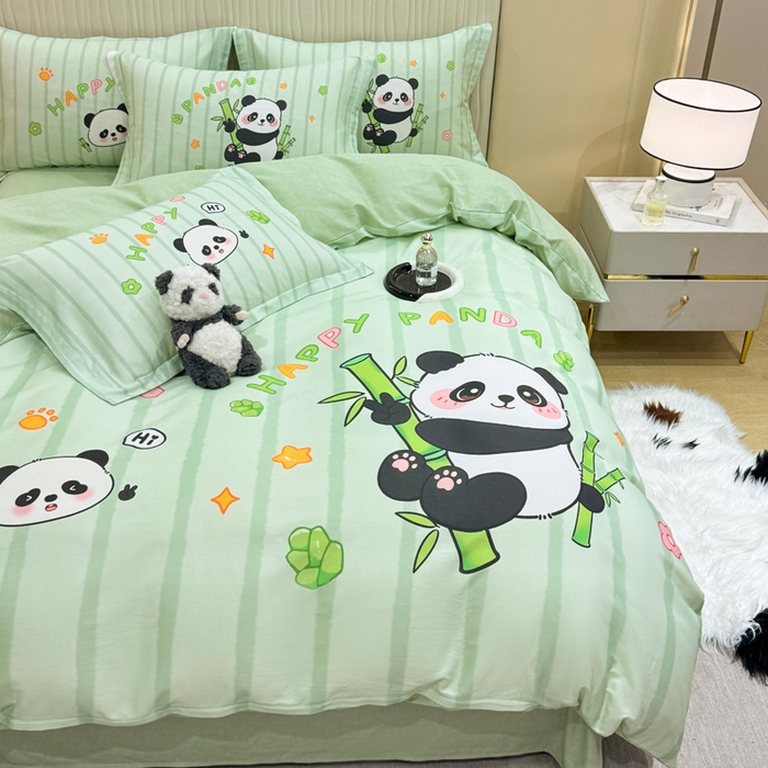 91家纺网 家纺一手货源 找家纺 红日子纺织品 2026新款13070全棉纯棉数码印花大版印花四件套 熊猫抱竹-绿