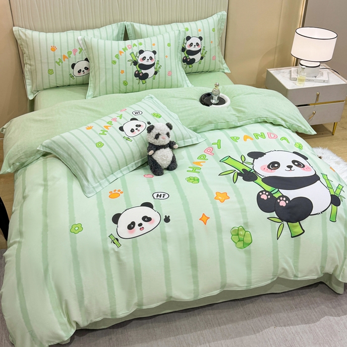 91家纺网 家纺一手货源 找家纺 红日子纺织品 2026新款13070全棉纯棉数码印花大版印花四件套 熊猫抱竹-绿