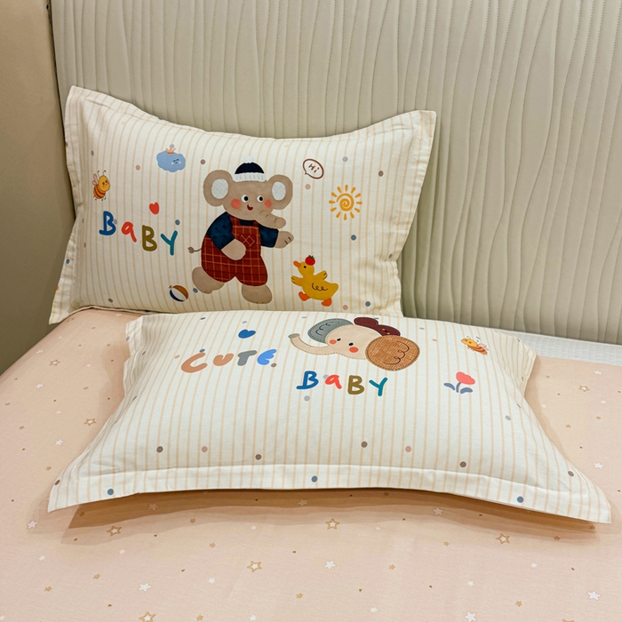 91家纺网 家纺一手货源 找家纺 红日子纺织品 2026新款13070全棉纯棉数码印花大版印花四件套 小象乐园-卡