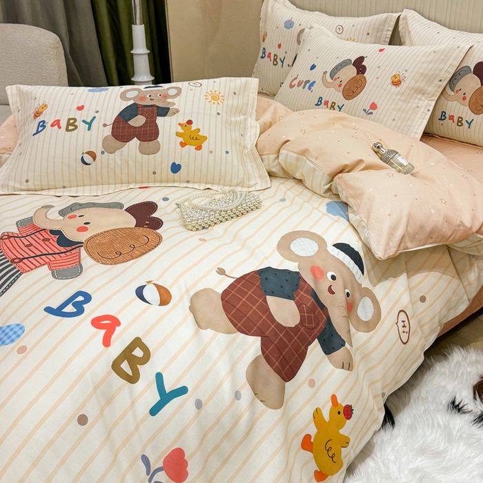 91家纺网 家纺一手货源 找家纺 红日子纺织品 2026新款13070全棉纯棉数码印花大版印花四件套 小象乐园-卡