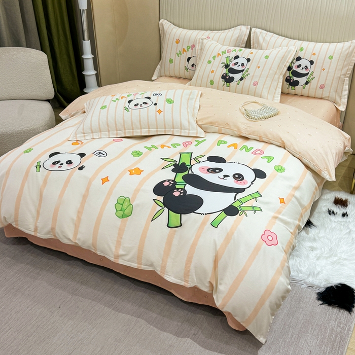 91家纺网 家纺一手货源 找家纺 红日子纺织品 2026新款13070全棉纯棉数码印花大版印花四件套 熊猫抱竹-卡