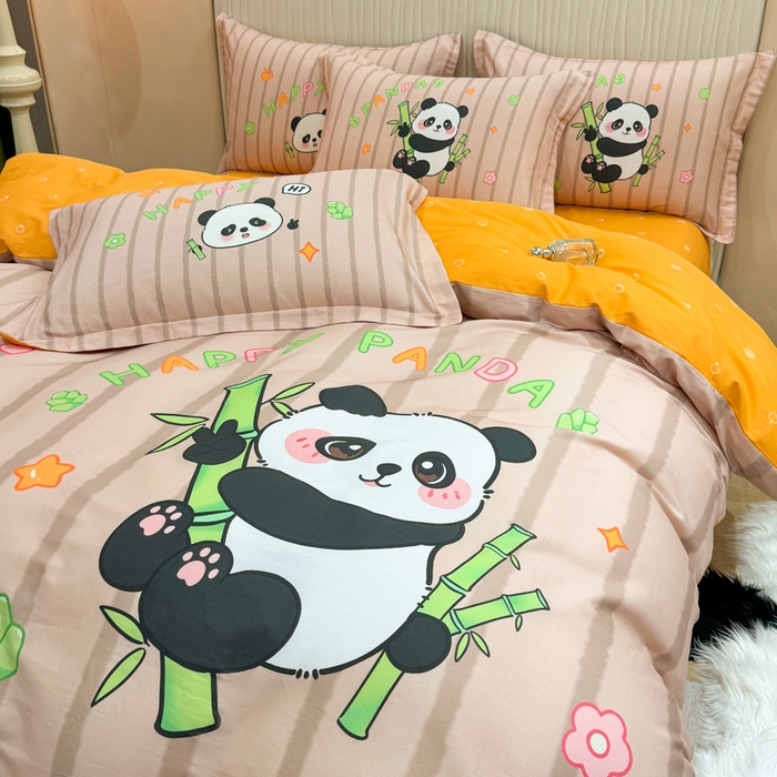 91家纺网 家纺一手货源 找家纺 红日子纺织品 2026新款13070全棉纯棉数码印花大版印花四件套 熊猫抱竹-桔