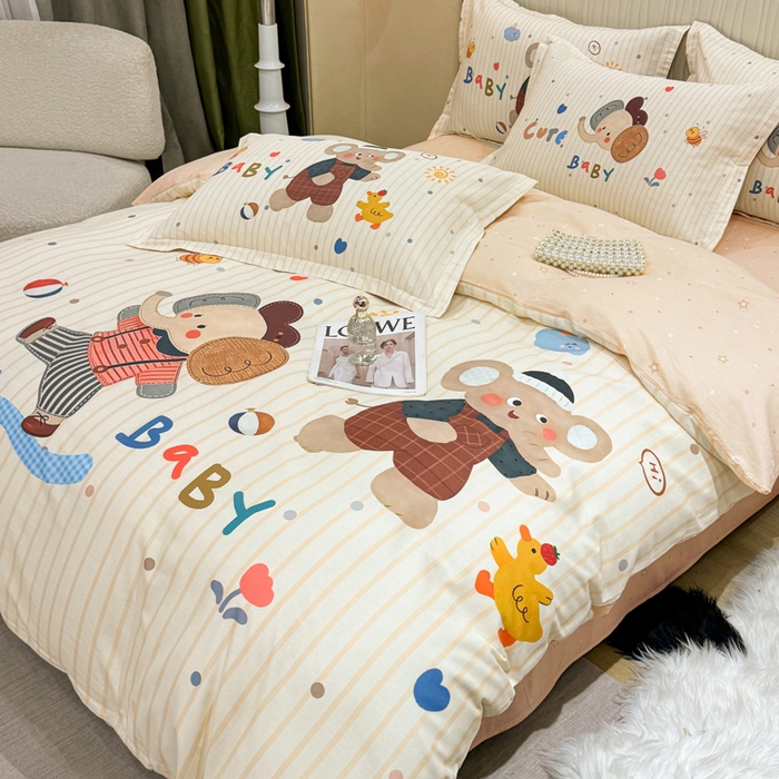 91家纺网 家纺一手货源 找家纺 红日子纺织品 2026新款13070全棉纯棉数码印花大版印花四件套 小象乐园-卡