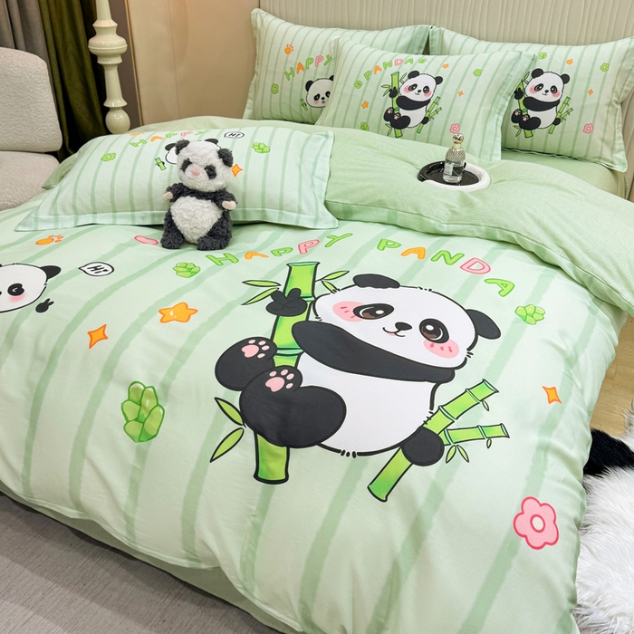 91家纺网 家纺一手货源 找家纺 红日子纺织品 2026新款13070全棉纯棉数码印花大版印花四件套 熊猫抱竹-绿