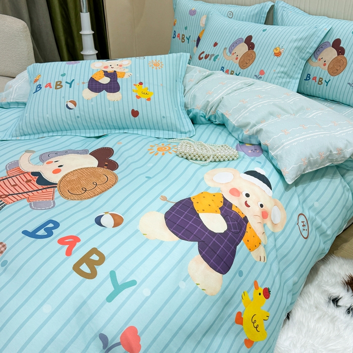 91家纺网 家纺一手货源 找家纺 红日子纺织品 2026新款13070全棉纯棉数码印花大版印花四件套 小象乐园-蓝