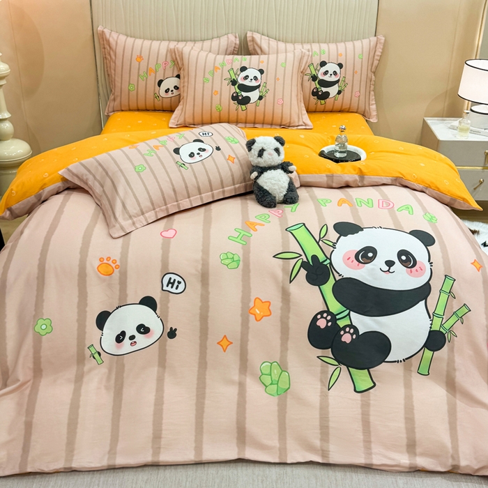 91家纺网 家纺一手货源 找家纺 红日子纺织品 2026新款13070全棉纯棉数码印花大版印花四件套 熊猫抱竹-桔