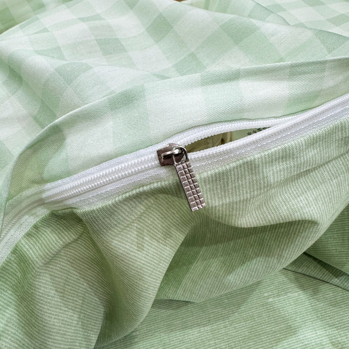 91家纺网 家纺一手货源 找家纺 红日子纺织品 2026新款13070全棉纯棉数码印花大版印花四件套 幸运蓝格-绿