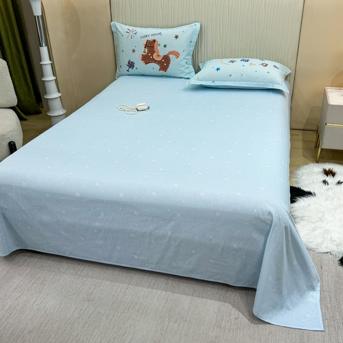 91家纺网 家纺一手货源 找家纺 红日子纺织品 2026新款13070全棉纯棉数码印花大版印花四件套 幸福加马-蓝