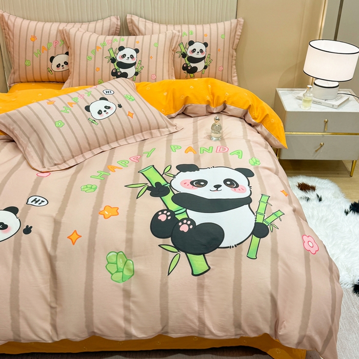 91家纺网 家纺一手货源 找家纺 红日子纺织品 2026新款13070全棉纯棉数码印花大版印花四件套 熊猫抱竹-桔