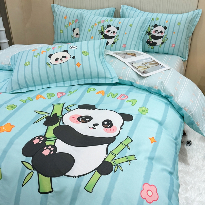 91家纺网 家纺一手货源 找家纺 红日子纺织品 2026新款13070全棉纯棉数码印花大版印花四件套 熊猫抱竹-蓝