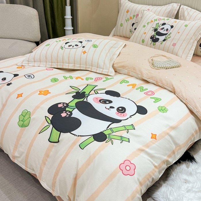 91家纺网 家纺一手货源 找家纺 红日子纺织品 2026新款13070全棉纯棉数码印花大版印花四件套 熊猫抱竹-卡