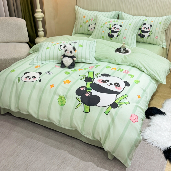 91家纺网 家纺一手货源 找家纺 红日子纺织品 2026新款13070全棉纯棉数码印花大版印花四件套 熊猫抱竹-绿
