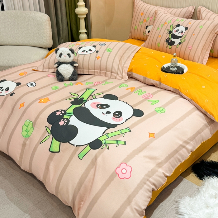 91家纺网 家纺一手货源 找家纺 红日子纺织品 2026新款13070全棉纯棉数码印花大版印花四件套 熊猫抱竹-桔