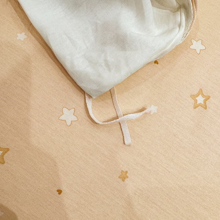 91家纺网 家纺一手货源 找家纺 红日子纺织品 2026新款13070全棉纯棉数码印花大版印花四件套 幸福加马-卡