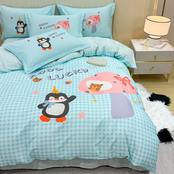 91家纺网 家纺一手货源 找家纺 红日子纺织品 2026新款13070全棉纯棉数码印花大版印花四件套 幸运蓝格-蓝