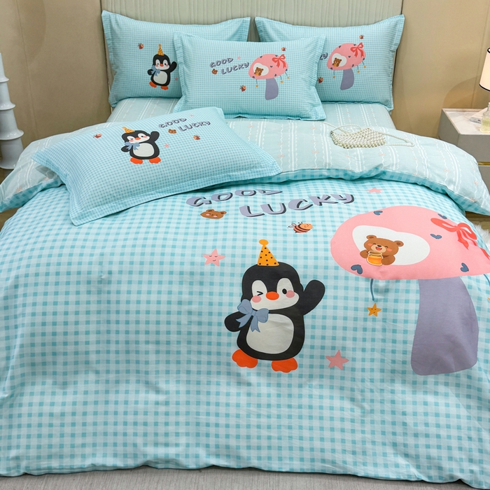 91家纺网 家纺一手货源 找家纺 红日子纺织品 2026新款13070全棉纯棉数码印花大版印花四件套 幸运蓝格-蓝