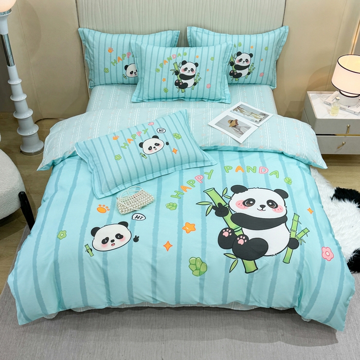 91家纺网 家纺一手货源 找家纺 红日子纺织品 2026新款13070全棉纯棉数码印花大版印花四件套 熊猫抱竹-蓝