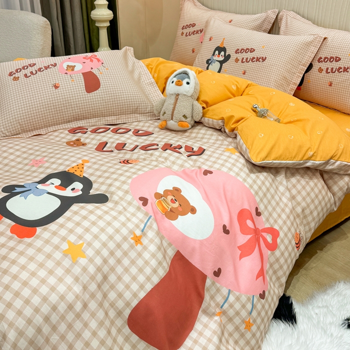 91家纺网 家纺一手货源 找家纺 红日子纺织品 2026新款13070全棉纯棉数码印花大版印花四件套 幸运蓝格-桔