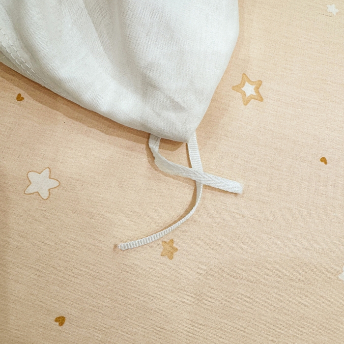 91家纺网 家纺一手货源 找家纺 红日子纺织品 2026新款13070全棉纯棉数码印花大版印花四件套 熊猫抱竹-卡