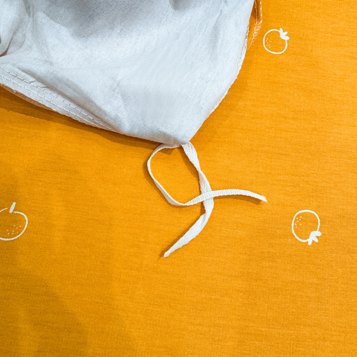 91家纺网 家纺一手货源 找家纺 红日子纺织品 2026新款13070全棉纯棉数码印花大版印花四件套 熊猫抱竹-桔