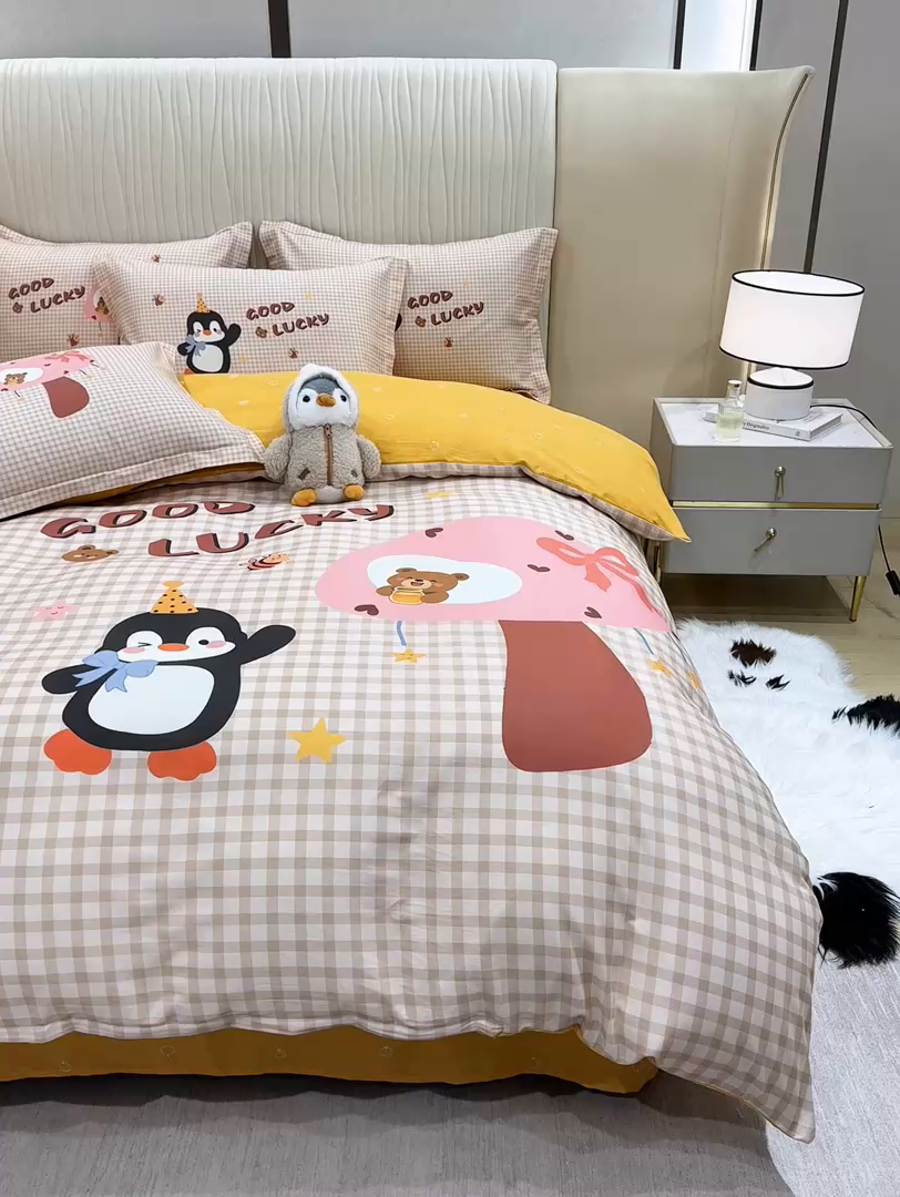 91家纺网 家纺一手货源 找家纺 红日子纺织品 2026新款13070全棉纯棉数码印花大版印花四件套 幸运蓝格-桔