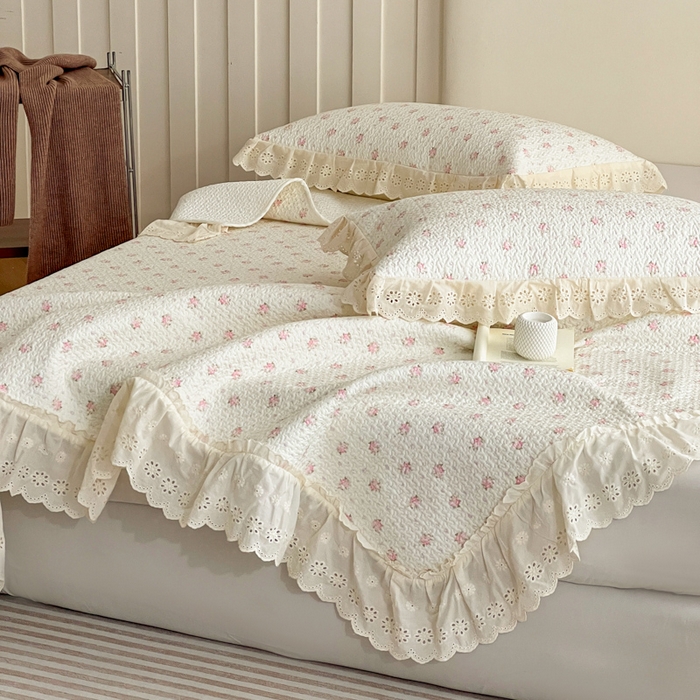 91家纺网 家纺一手货源 找家纺 羽爱家纺 2026新款全棉水洗韩版花边床盖四件套 海盐繁花