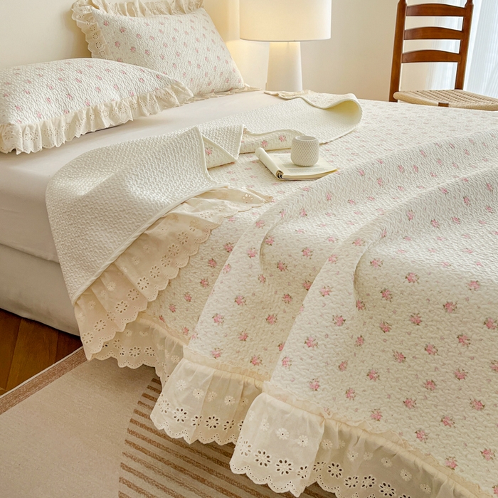 91家纺网 家纺一手货源 找家纺 羽爱家纺 2026新款全棉水洗韩版花边床盖四件套 海盐繁花