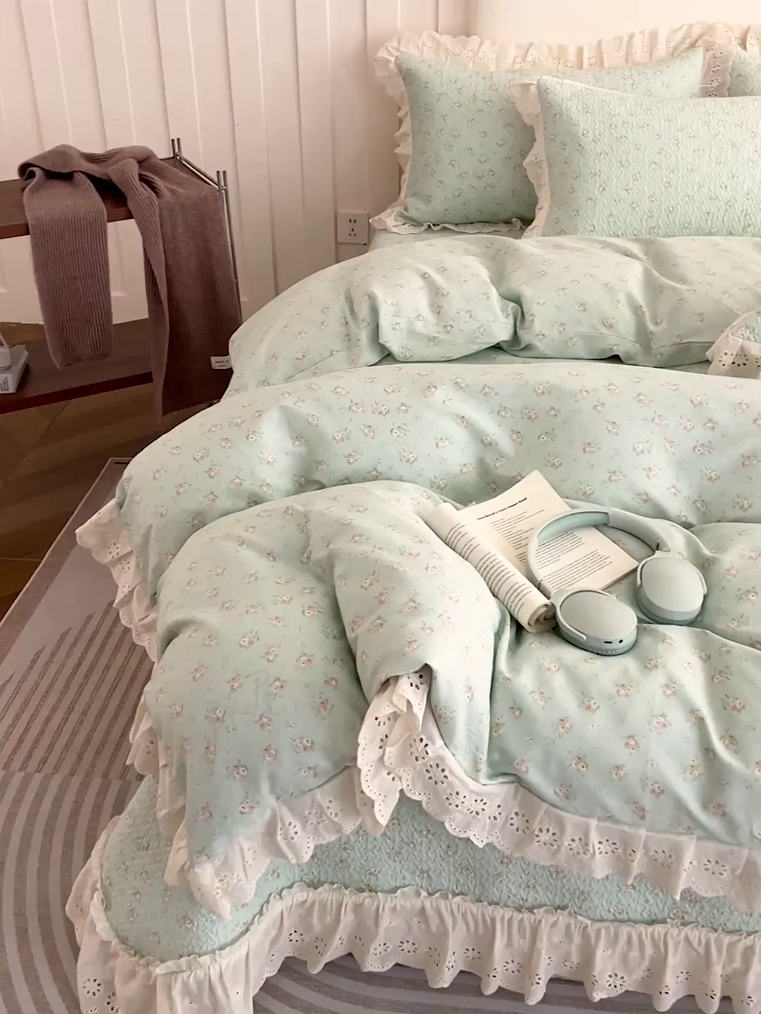 91家纺网 家纺一手货源 找家纺 羽爱家纺 2026新款全棉水洗韩版花边床盖四件套 花香四溢