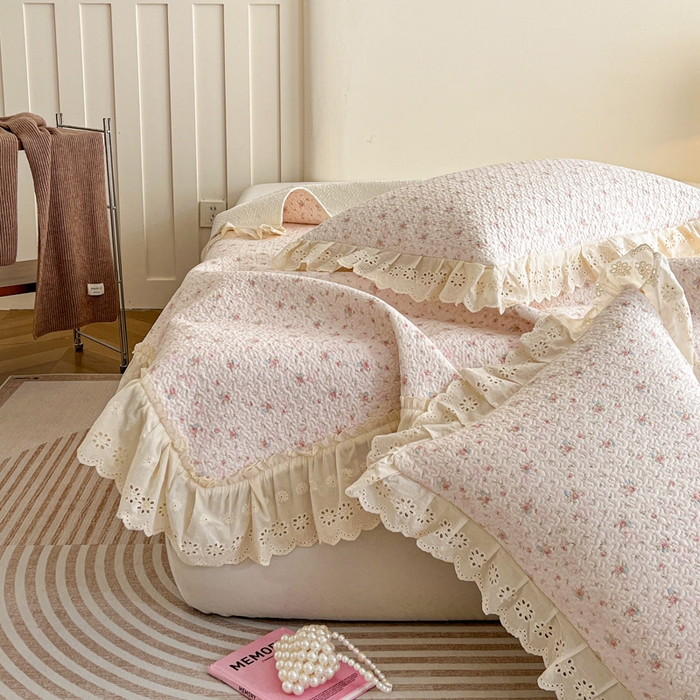 91家纺网 家纺一手货源 找家纺 羽爱家纺 2026新款全棉水洗韩版花边床盖四件套 花茵淡