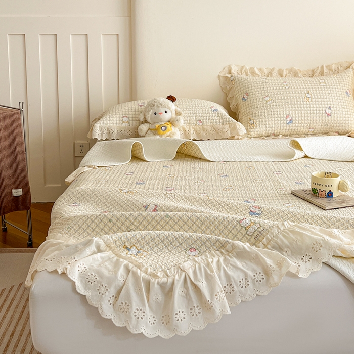 91家纺网 家纺一手货源 找家纺 羽爱家纺 2026新款全棉水洗韩版花边床盖四件套 甜糯熊熊