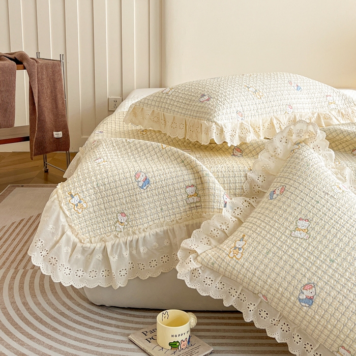 91家纺网 家纺一手货源 找家纺 羽爱家纺 2026新款全棉水洗韩版花边床盖四件套 甜糯熊熊