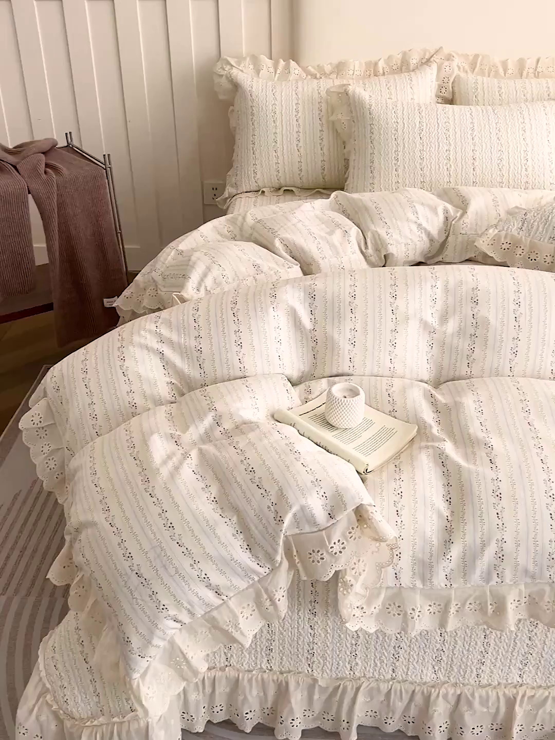 91家纺网 家纺一手货源 找家纺 羽爱家纺 2026新款全棉水洗韩版花边床盖四件套 雾下山野