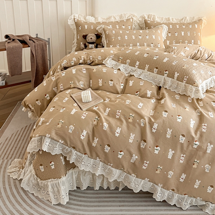 91家纺网 家纺一手货源 找家纺 羽爱家纺 2026新款全棉水洗韩版花边床盖四件套 小兔叽